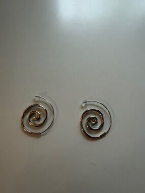 C28 Silver Spiral Hoop Earrings - Classic Swirl Design